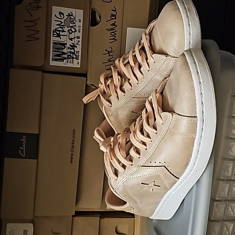 Converse sneakers woman's size 9.5